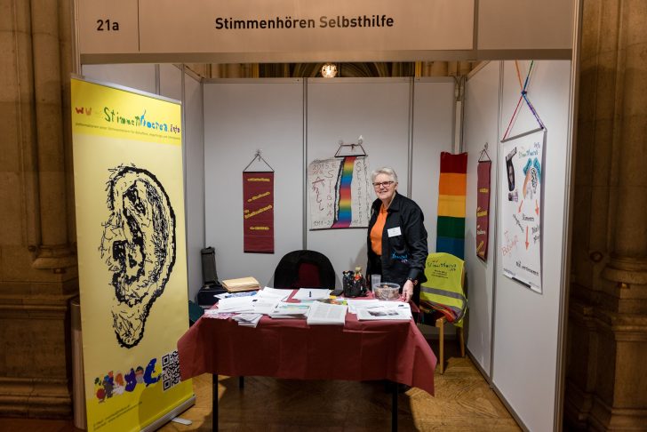 Stimmenhören © Monika Mikus