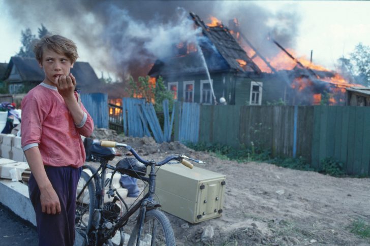 Axel Schön Ohne Titel aus der Serie Feuer Novgorod 1993 © Axel Schön