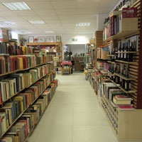 Bücherecke BeLLeArTi - Bewegungsflächen und Verkaufsregale
