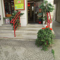 Hintermayer - Negeneingang von außen mit Stufen
