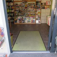 Buchhandlung Ameisgasse - Eingang von außen